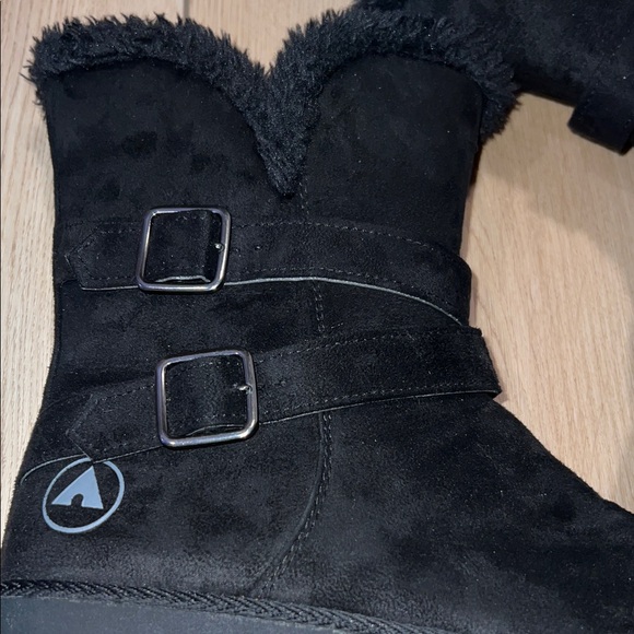 Airwalk Black Winter Boots with Faux Fur Trim - Picture 4 of 16